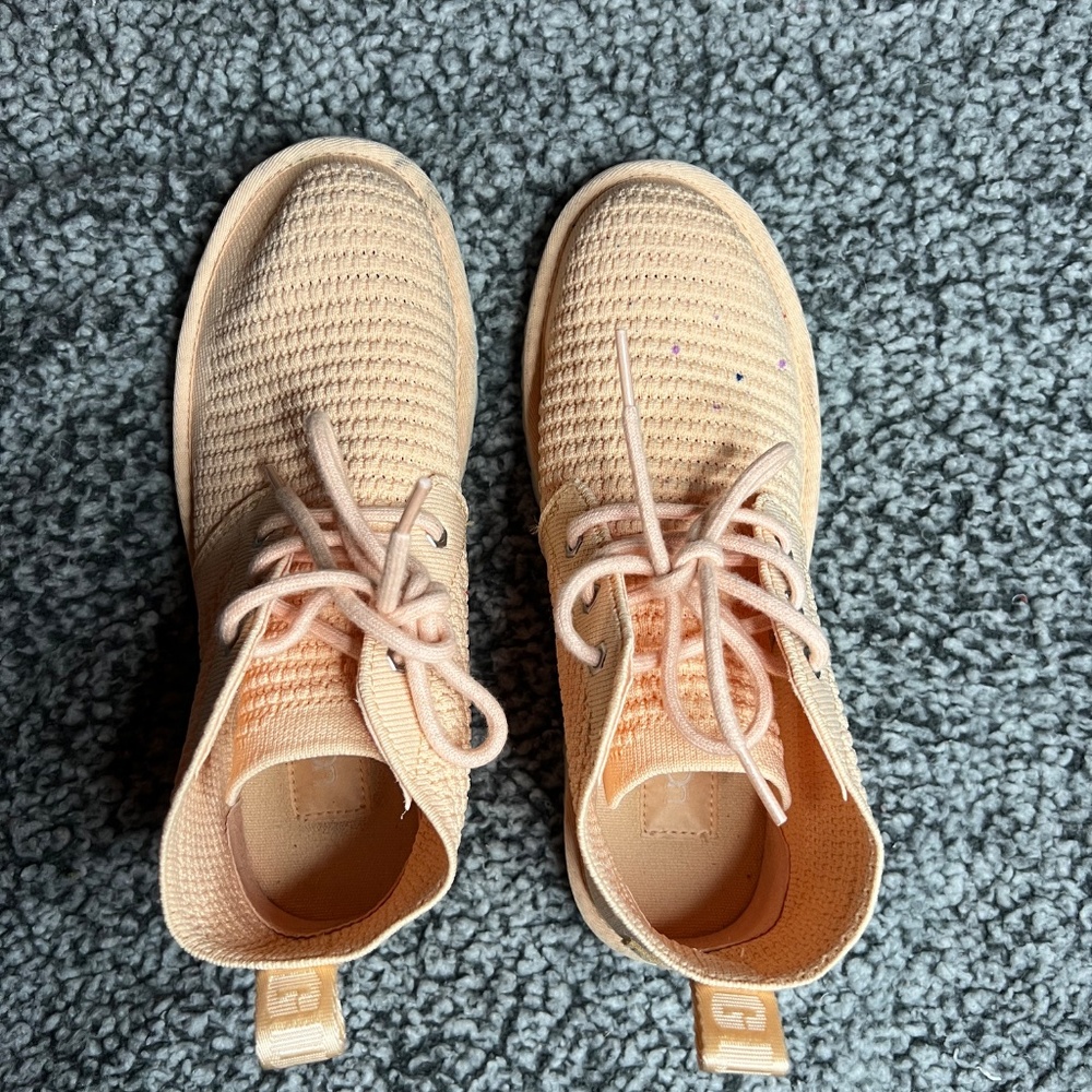 UGG Neumel Breeze Peach SIZE 9